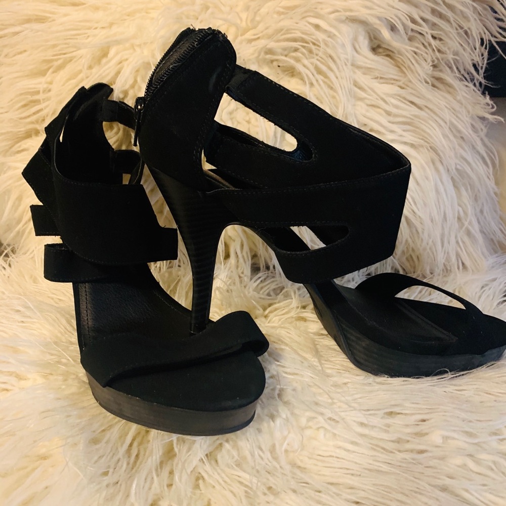 SIZE 11 : BONGO Sandals w/4” heel